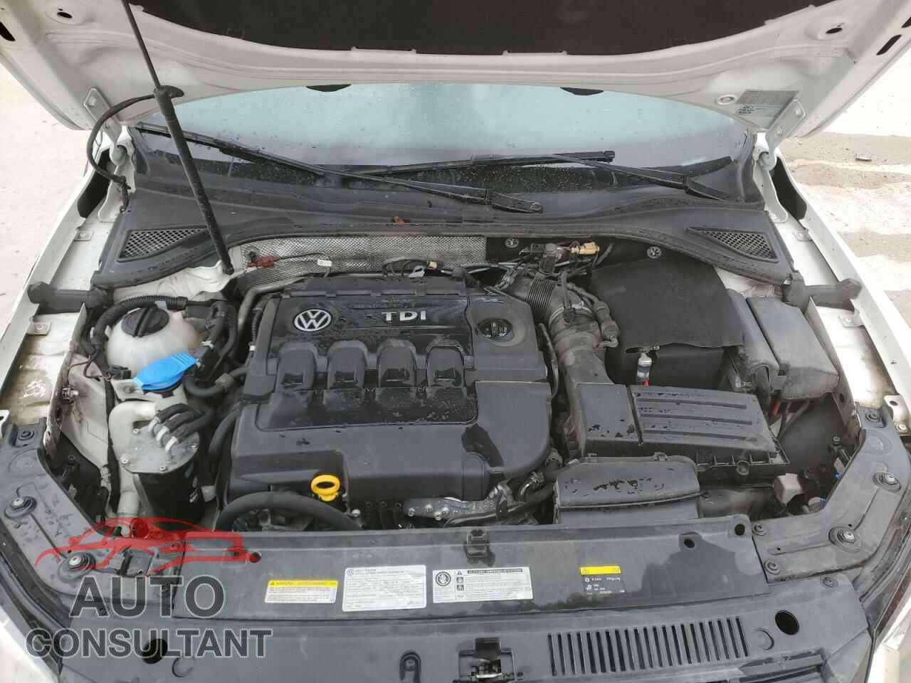 VOLKSWAGEN PASSAT 2015 - 1VWCV7A38FC073122