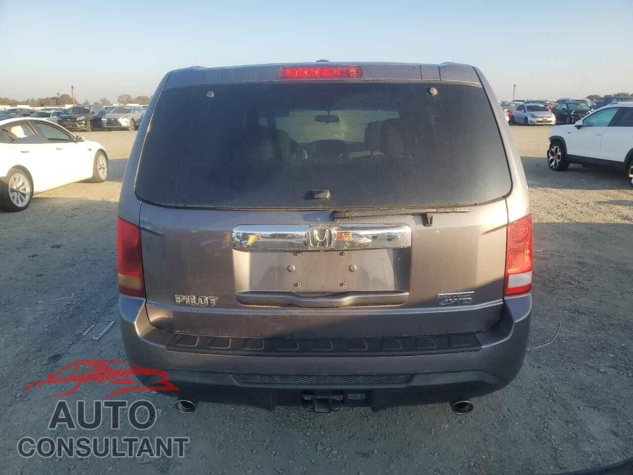 HONDA PILOT 2015 - 5FNYF4H33FB070402