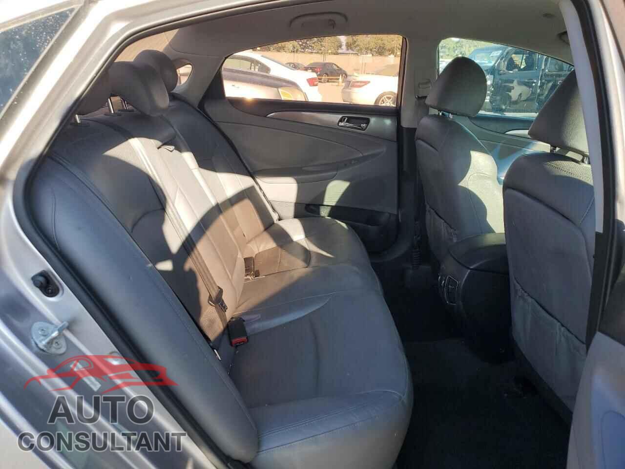 HYUNDAI SONATA 2012 - KMHEC4A41CA056805