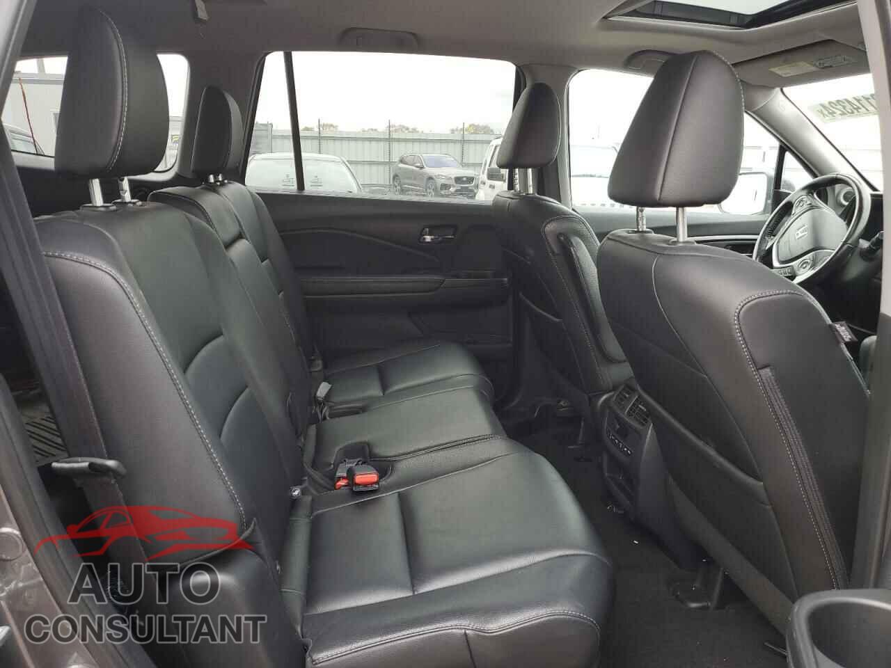HONDA PILOT 2016 - 5FNYF6H56GB015537