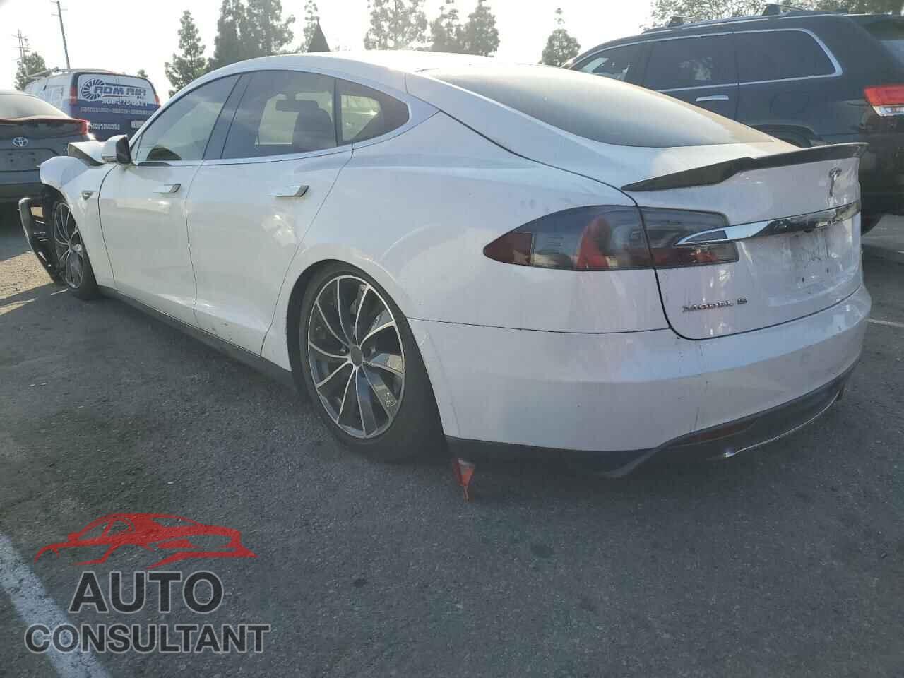 TESLA MODEL S 2013 - 5YJSA1CG8DFP12090