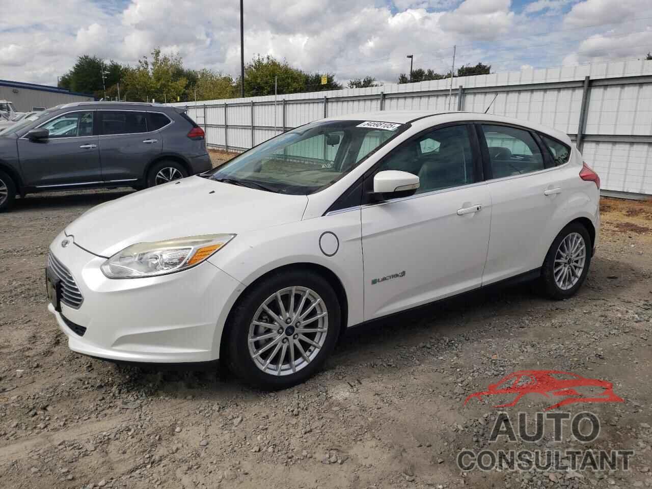 FORD FOCUS 2015 - 1FADP3R46FL211303