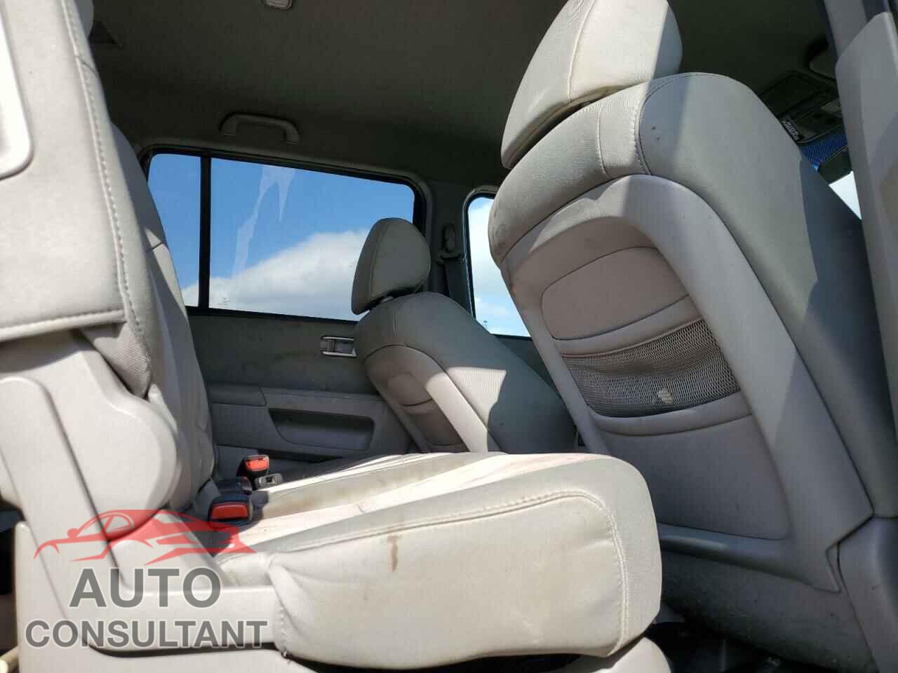 HONDA PILOT 2011 - 5FNYF3H48BB023637