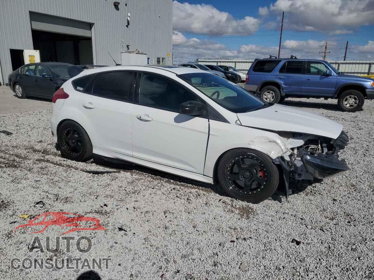 FORD FOCUS 2017 - 1FADP3L92HL329131