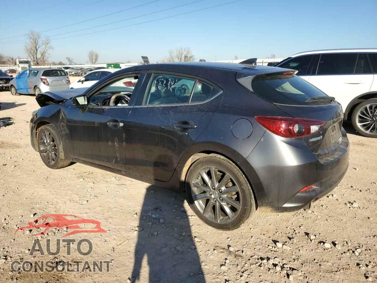 MAZDA 3 2018 - 3MZBN1L36JM179632