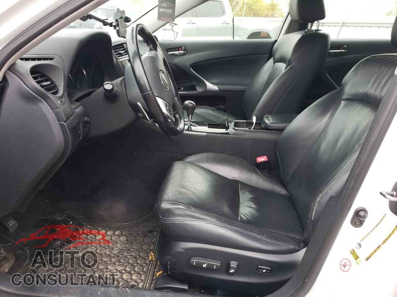 LEXUS IS 2011 - JTHCF5C24B2035359