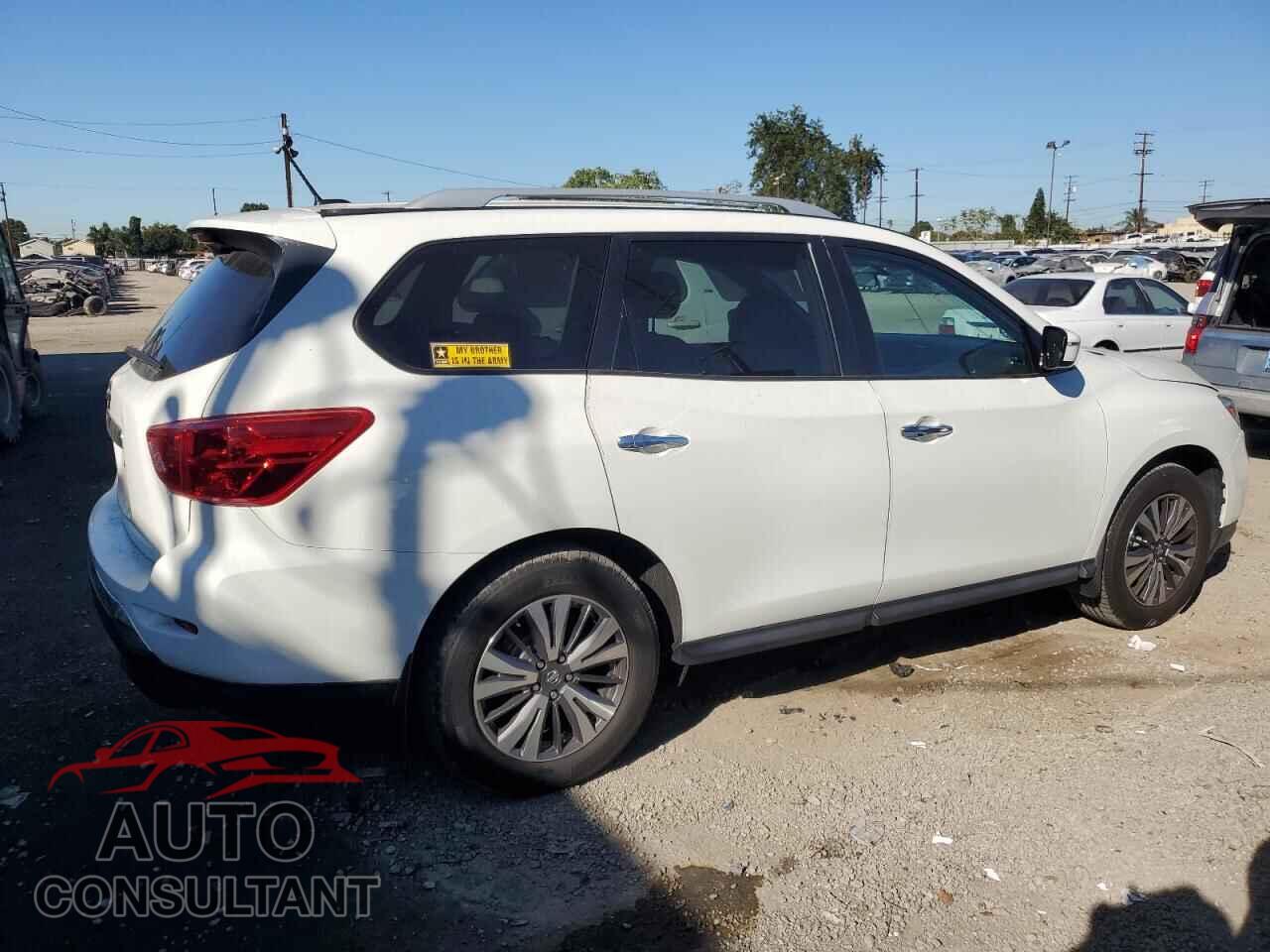 NISSAN PATHFINDER 2017 - 5N1DR2MN0HC906339
