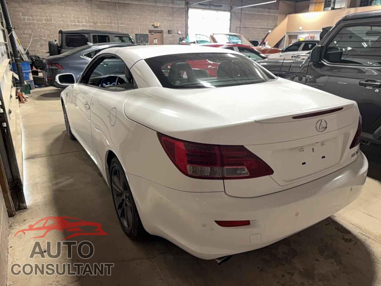 LEXUS IS 2015 - JTHFF2C24F2531960