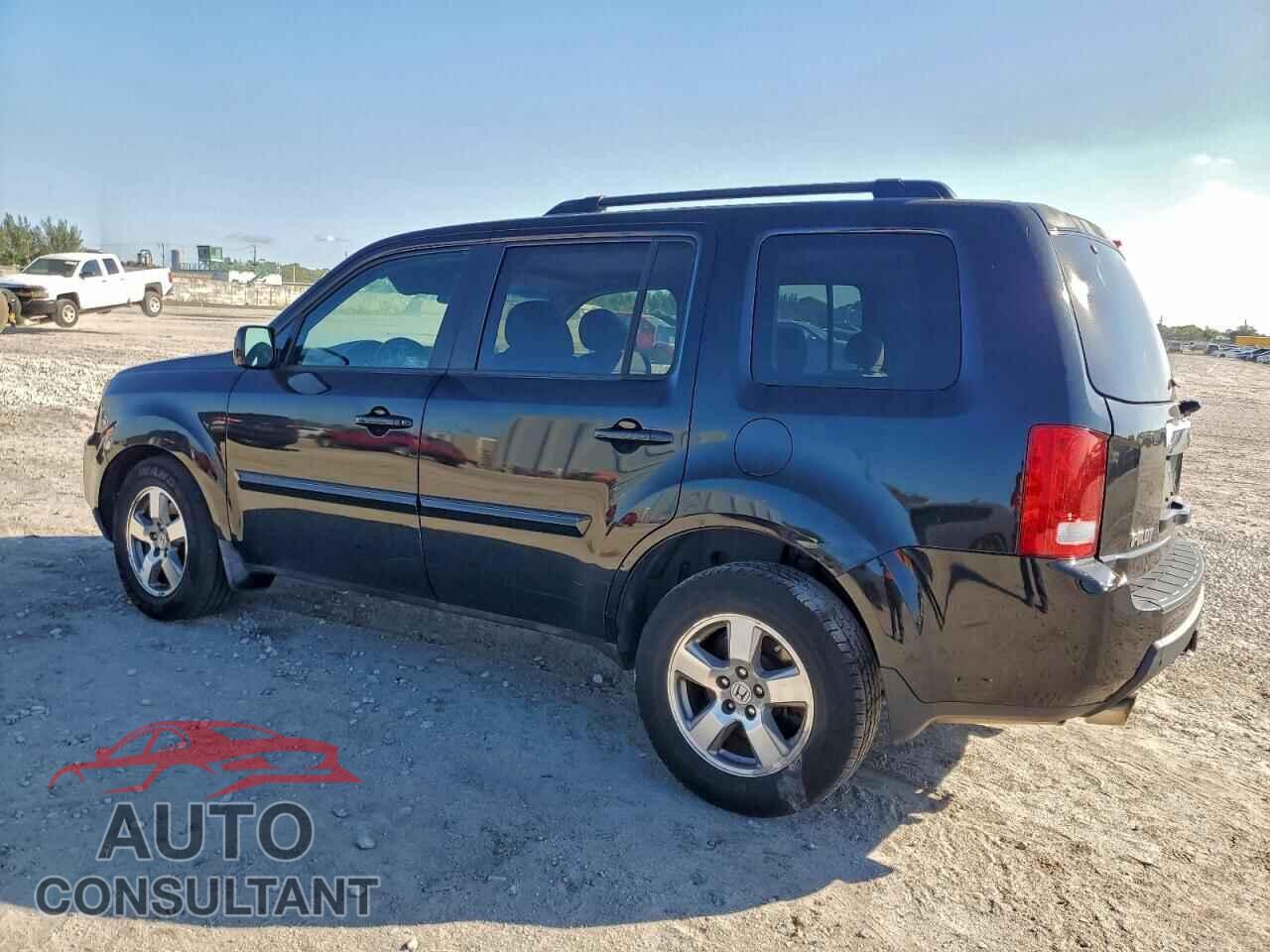 HONDA PILOT 2011 - 5FNYF4H45BB015873