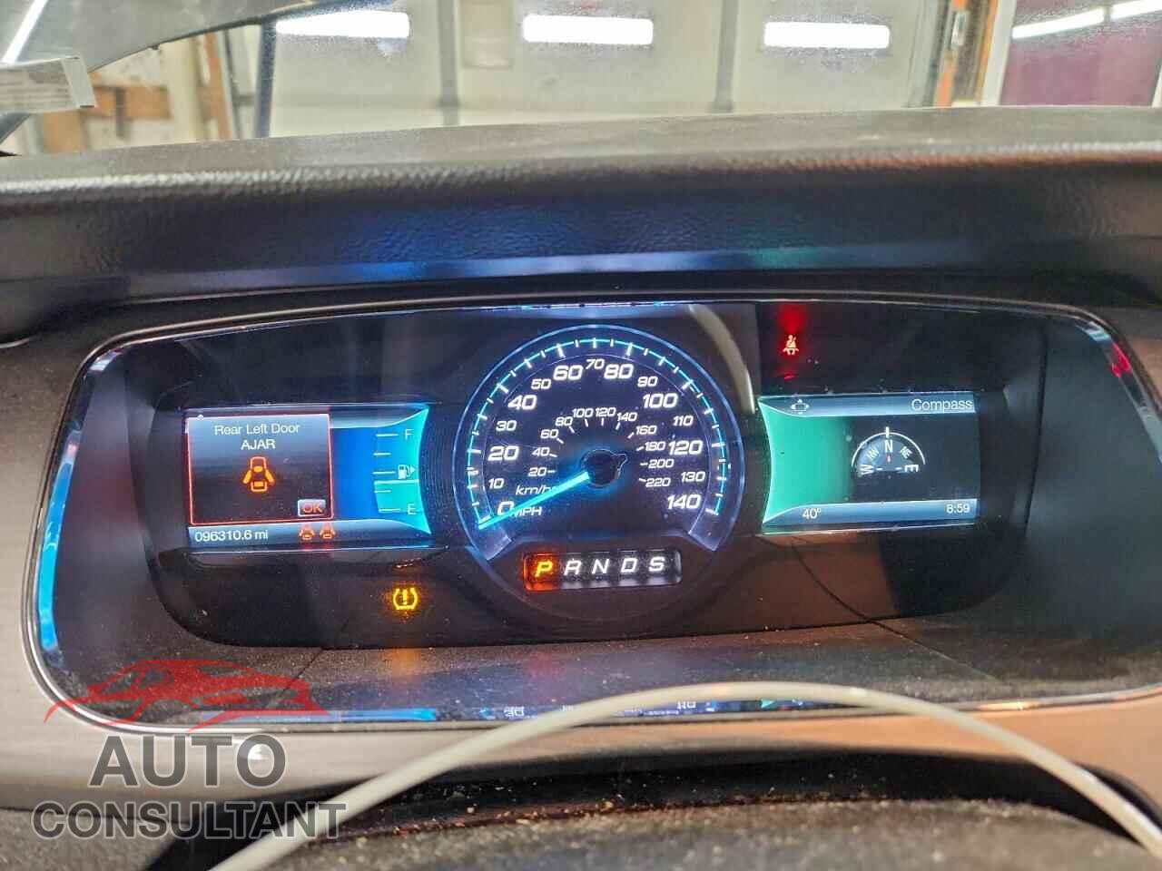 FORD TAURUS 2018 - 1FAHP2E85JG133263