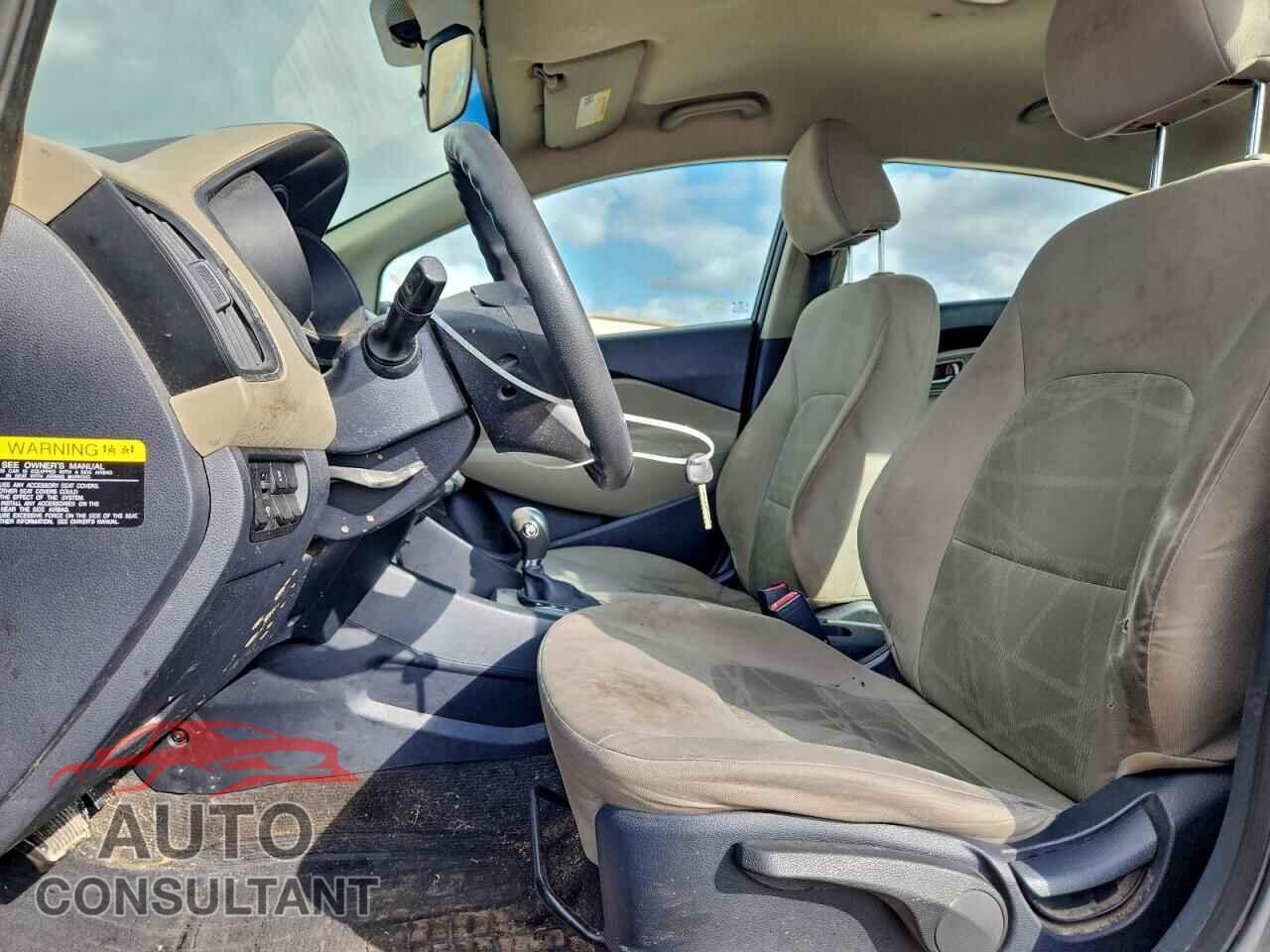 KIA RIO 2015 - KNADM4A33F6436074
