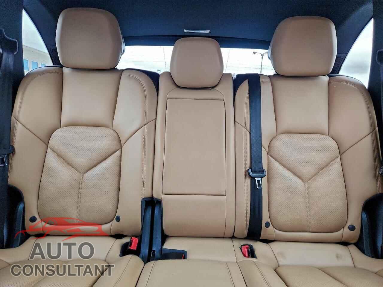 PORSCHE CAYENNE 2016 - WP1AA2A28GKA36416