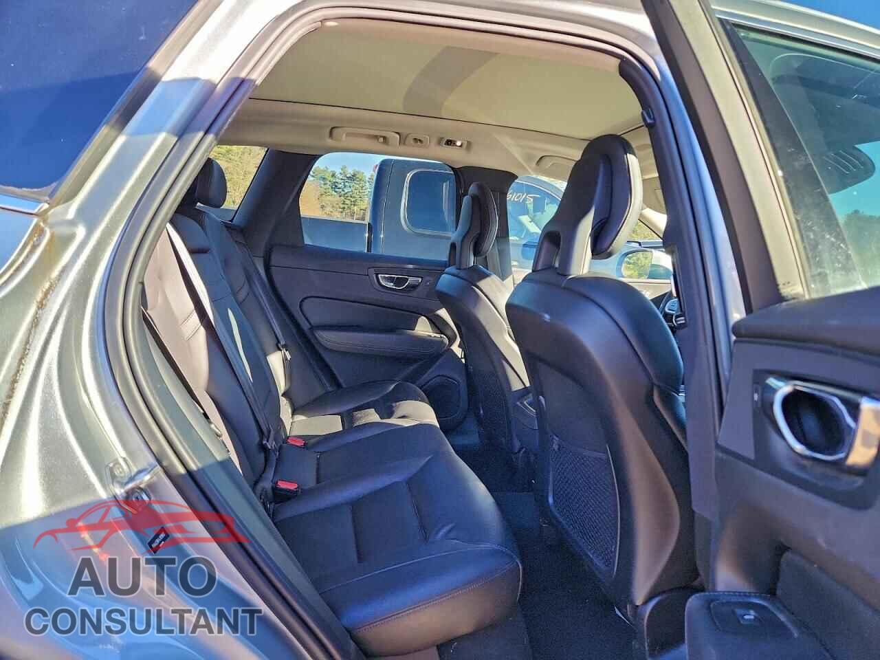 VOLVO XC60 2018 - YV4A22RK4J1018802