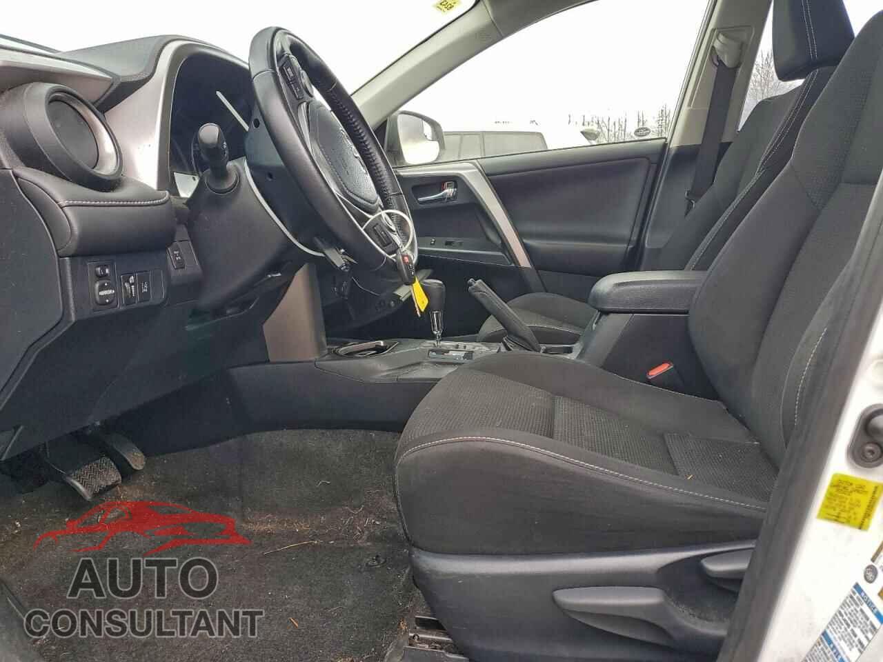 TOYOTA RAV4 2017 - JTMRFREV5HD200701
