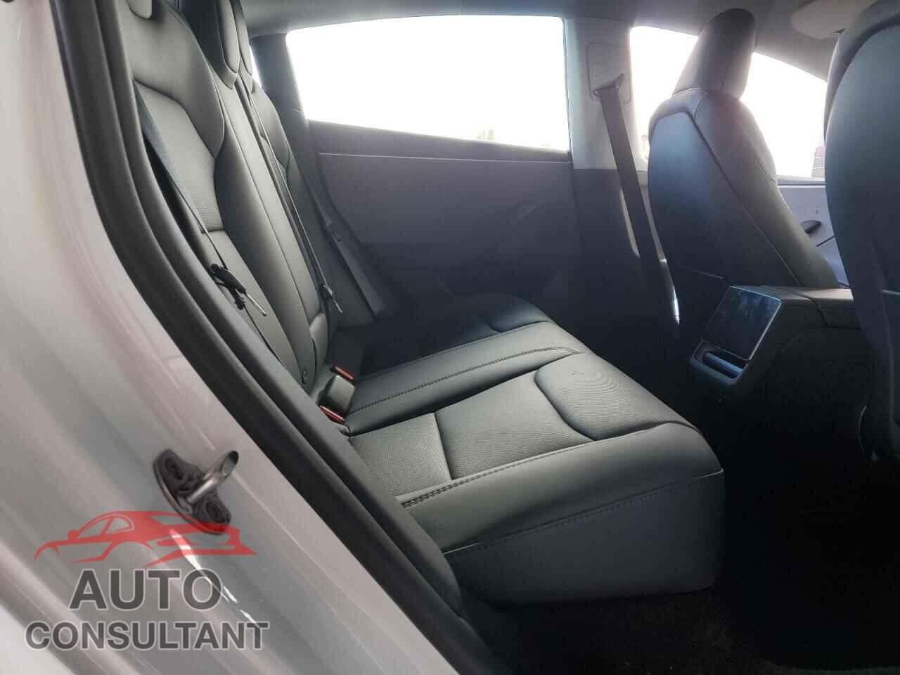 TESLA MODEL 3 2025 - 5YJ3E1EA5SF046840