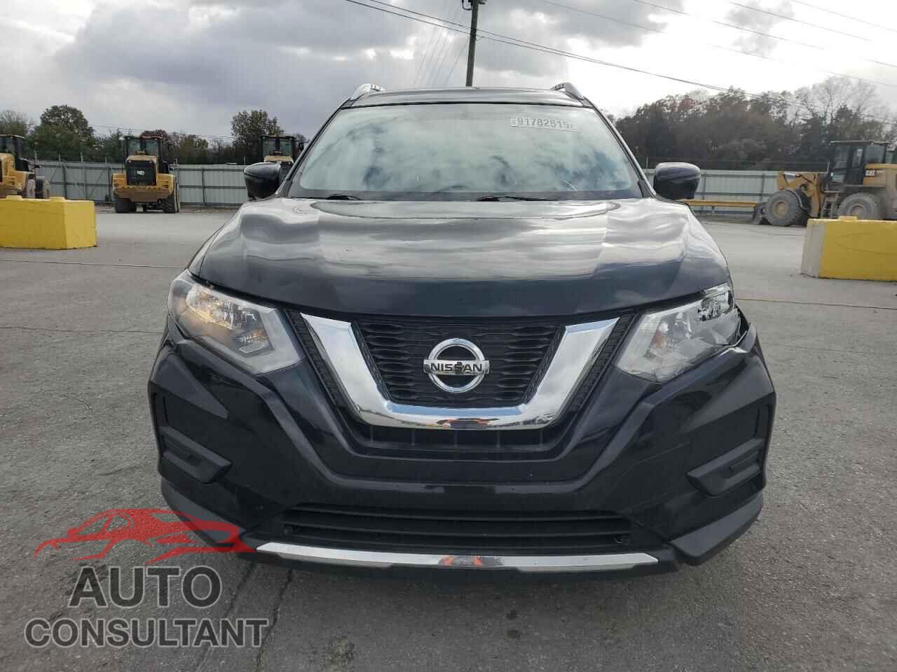 NISSAN ROGUE 2017 - KNMAT2MT3HP525021