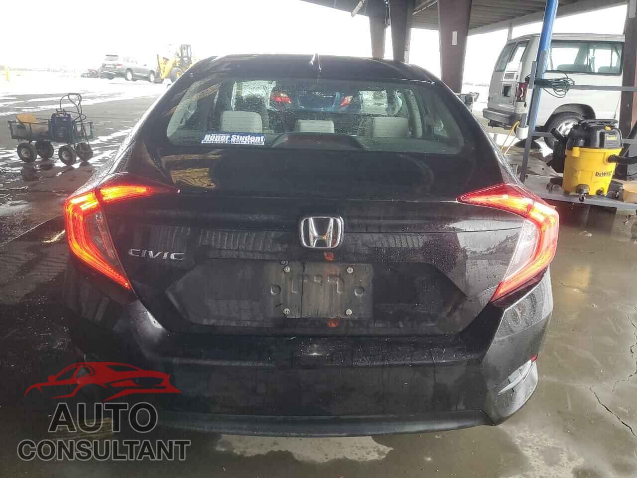 HONDA CIVIC 2018 - 2HGFC2F76JH558757