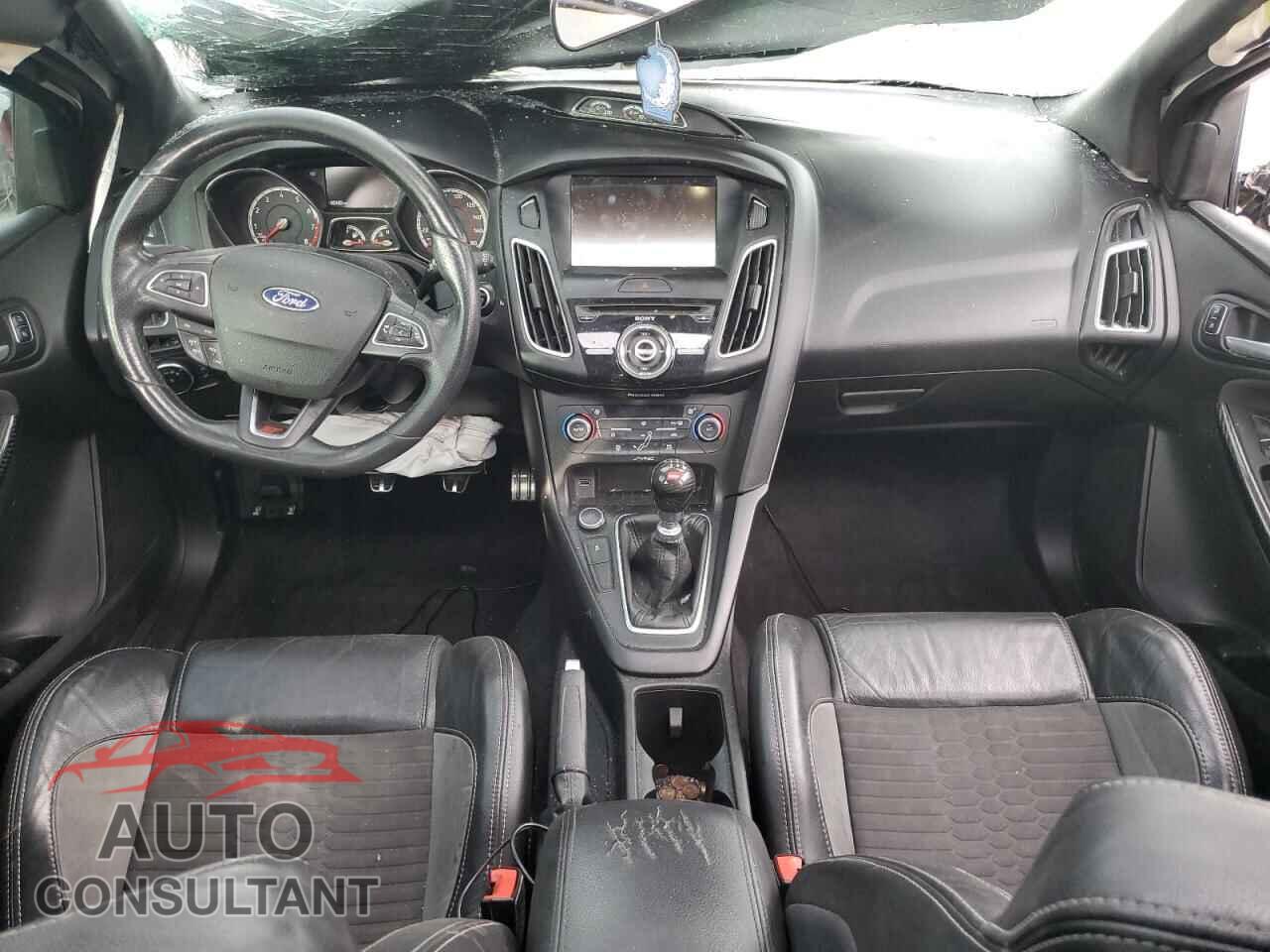 FORD FOCUS 2017 - 1FADP3L91HL325183