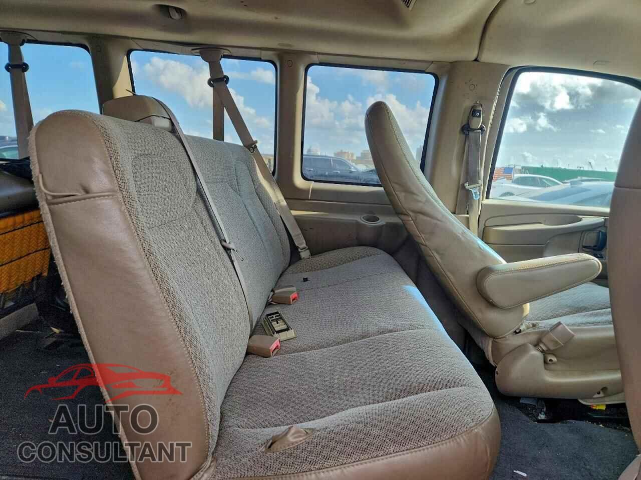 CHEVROLET EXPRESS 2011 - 1GNSGCF40B1114231