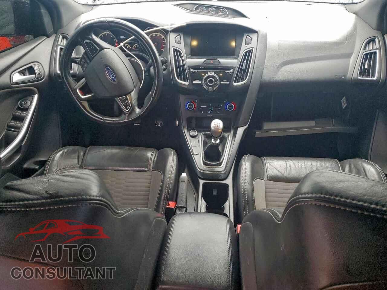 FORD FOCUS 2017 - 1FADP3L94HL335979