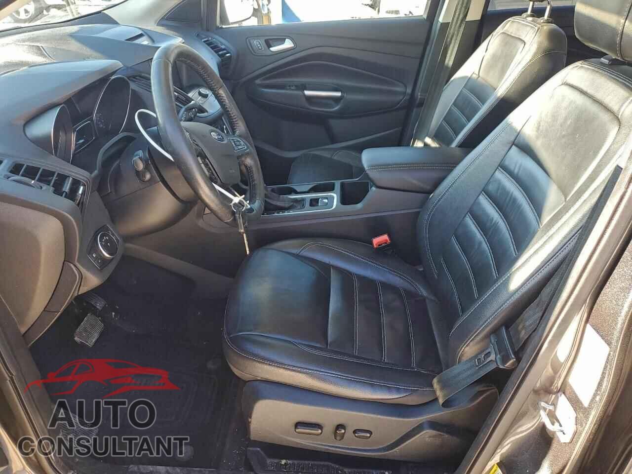 FORD ESCAPE 2017 - 1FMCU9GD5HUF00623