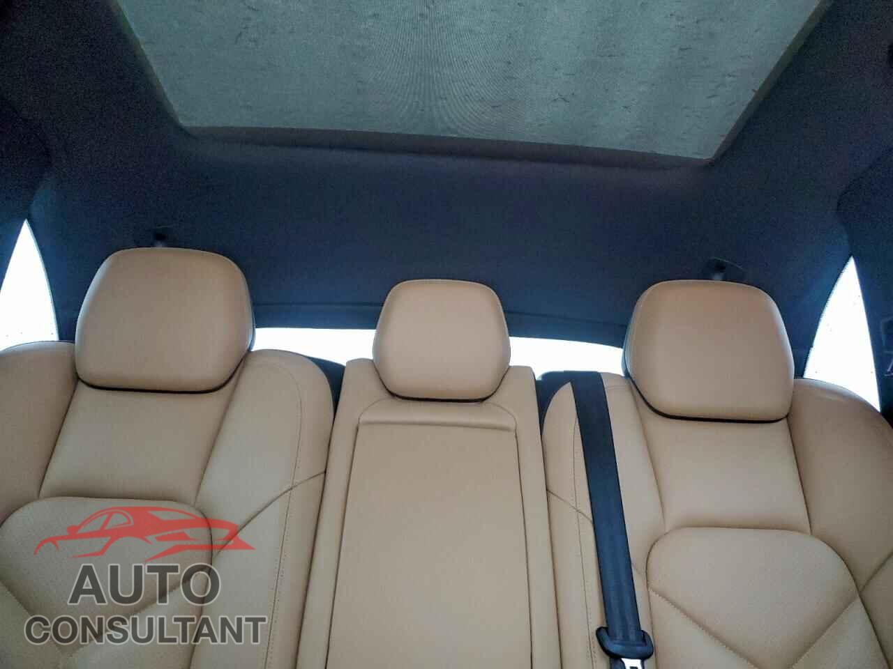 PORSCHE CAYENNE 2016 - WP1AA2A25GLA04789