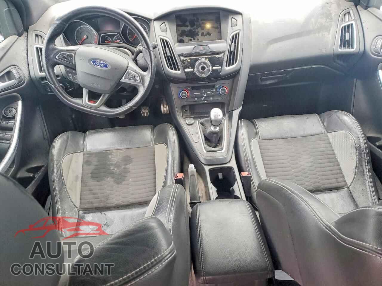 FORD FOCUS 2017 - 1FADP3L95HL335604