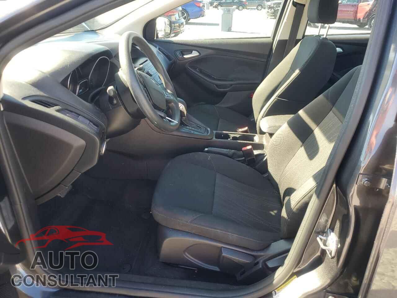 FORD FOCUS 2017 - 1FADP3F24HL346172