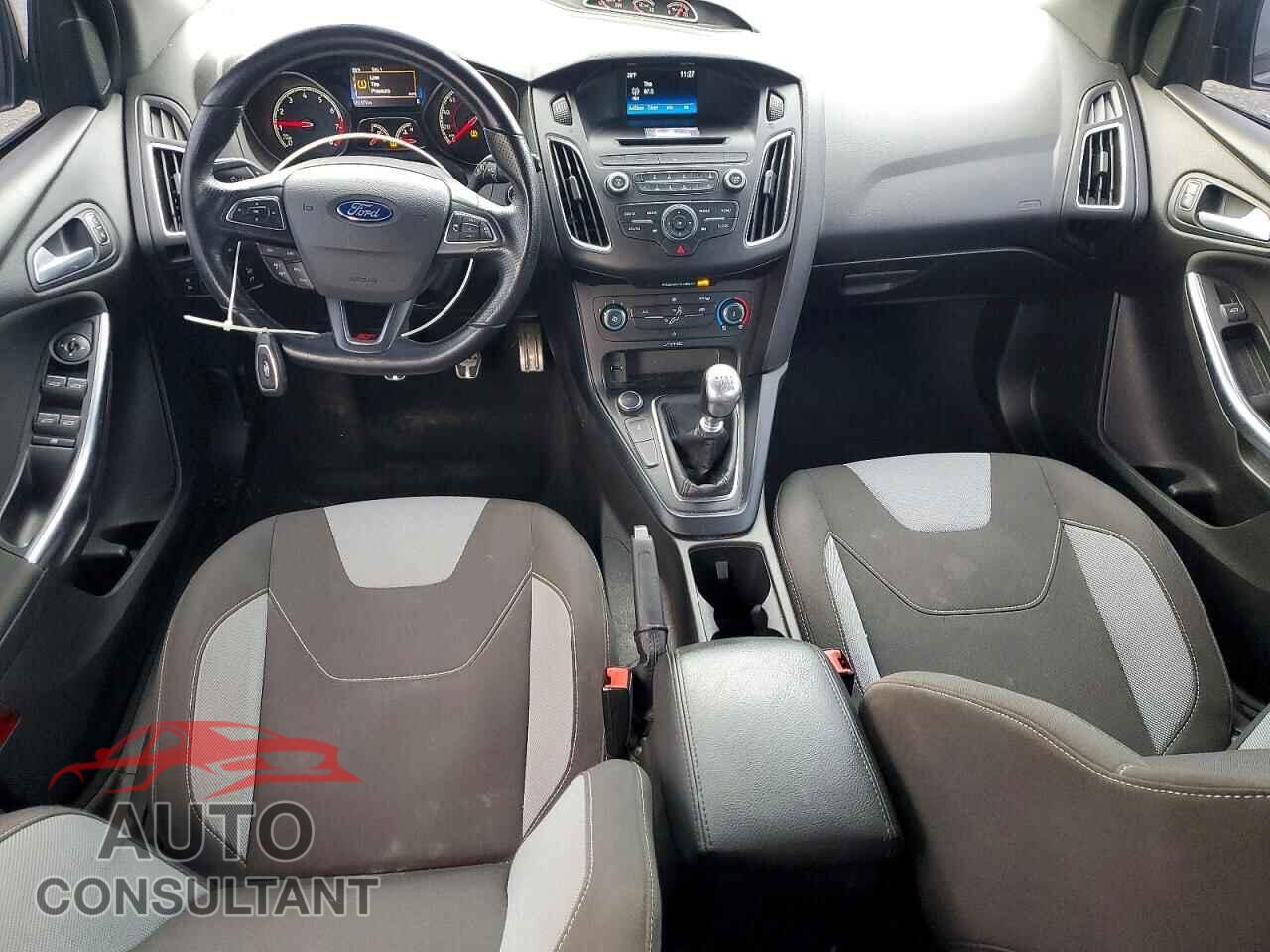 FORD FOCUS 2017 - 1FADP3L99HL213554