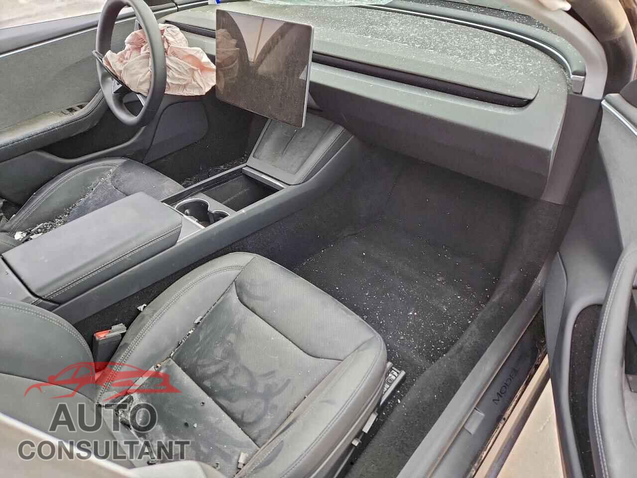 TESLA MODEL 3 2025 - 5YJ3E1EA7SF007375
