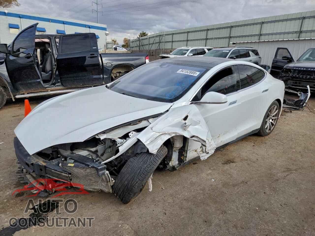 TESLA MODEL S 2015 - 5YJSA1E26FF111152