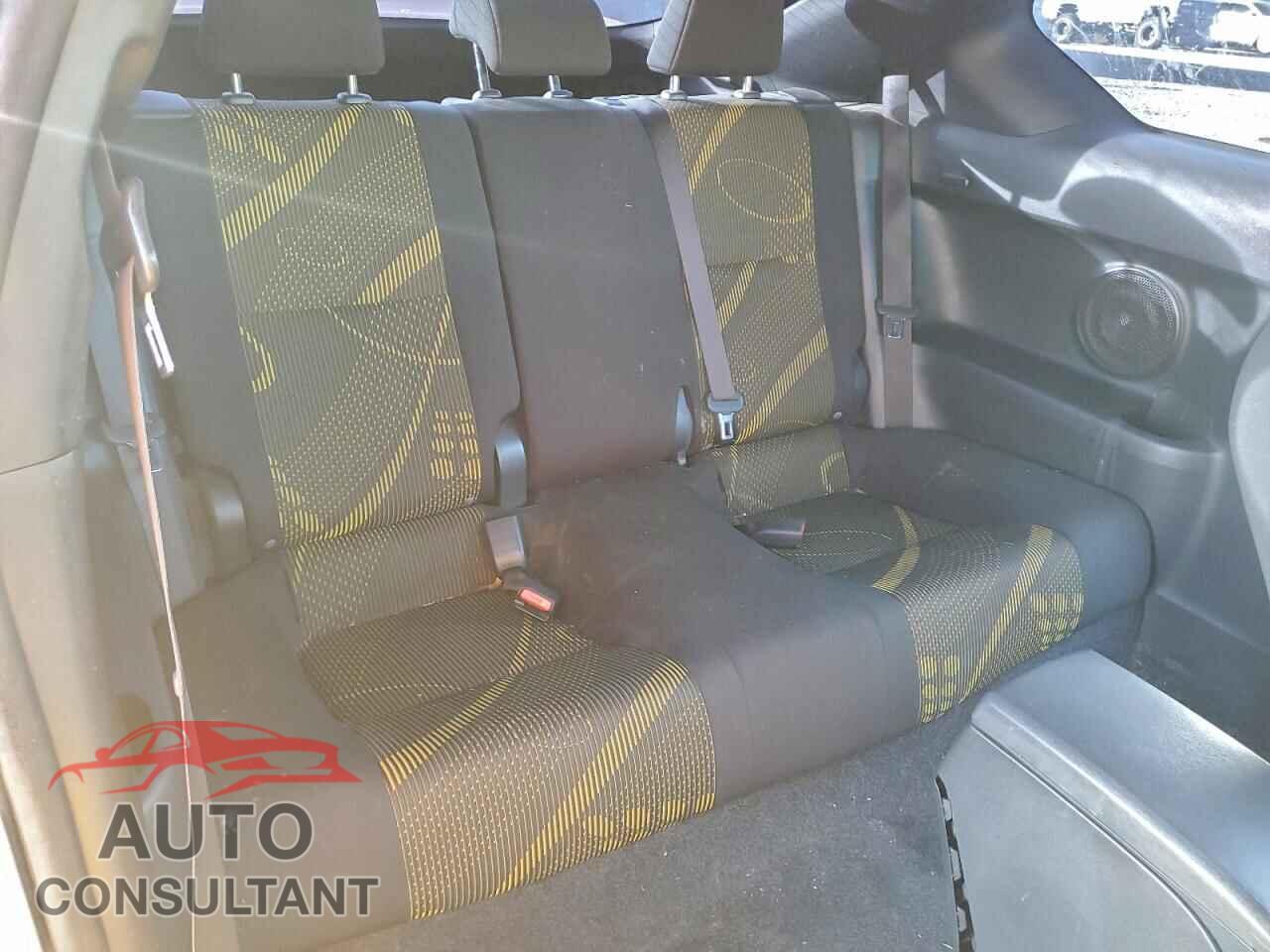TOYOTA SCION 2012 - JTKJF5C73C3025883