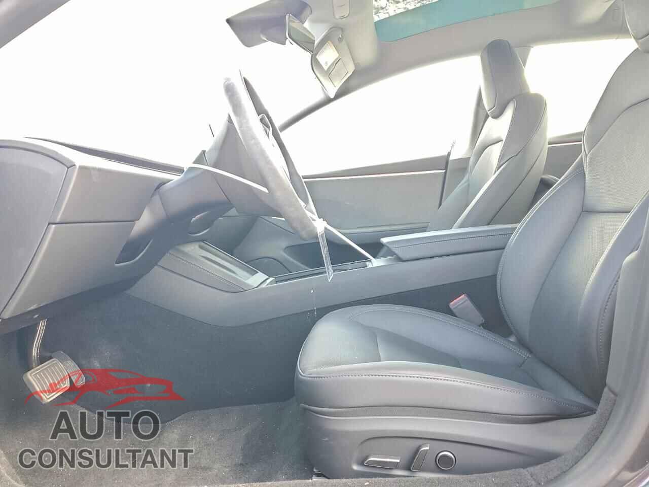 TESLA MODEL 3 2025 - 5YJ3E1EA2SF972550