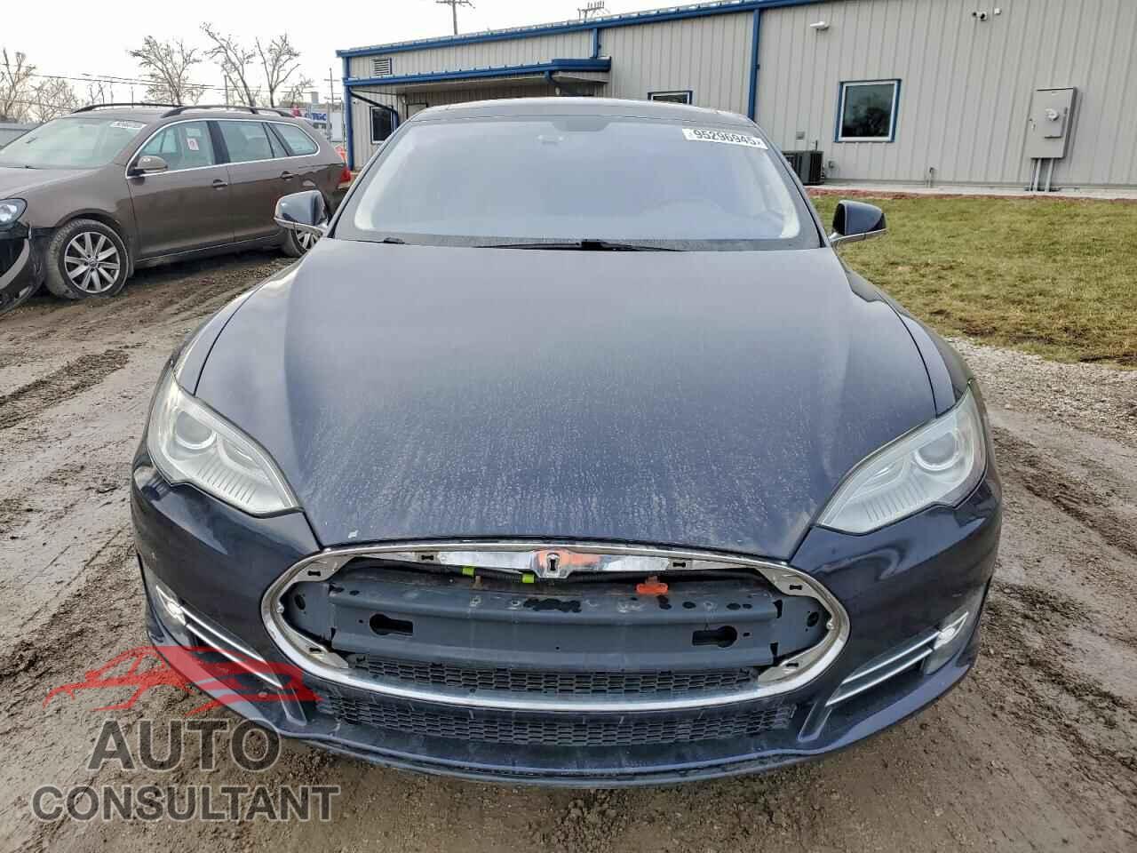 TESLA MODEL S 2013 - 5YJSA1CG8DFP23610