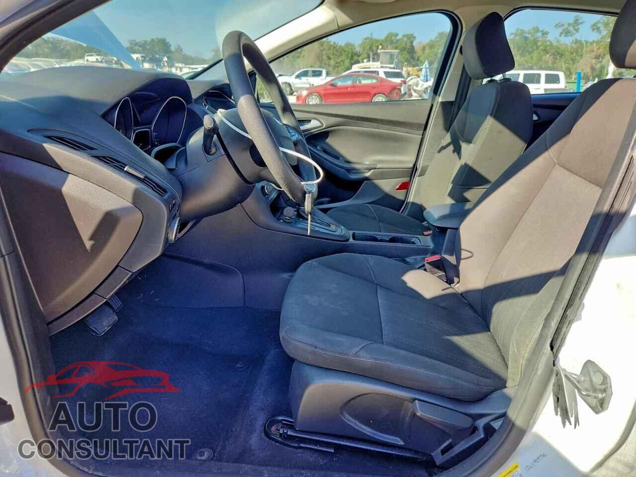 FORD FOCUS 2015 - 1FADP3F20FL268664