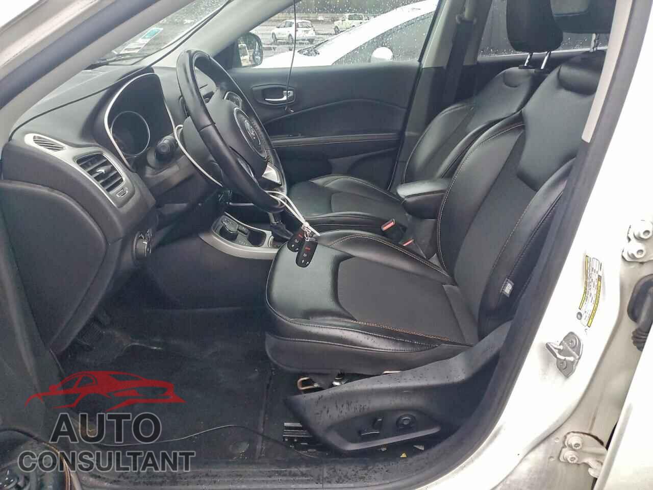 JEEP COMPASS 2018 - 3C4NJDBB2JT401241