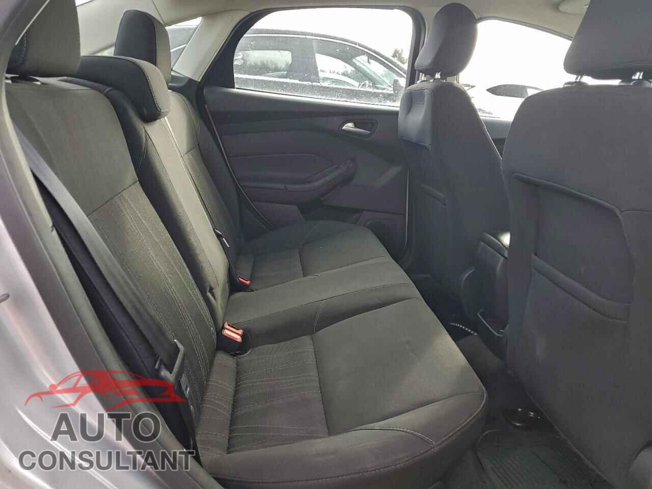 FORD FOCUS 2017 - 1FADP3F29HL207526