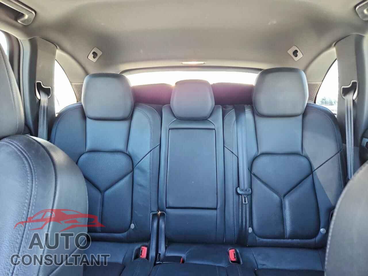 PORSCHE CAYENNE 2012 - WP1AA2A20CLA10039