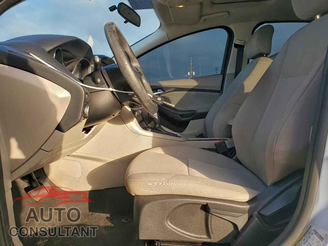 FORD FOCUS 2016 - 1FADP3F21GL364630