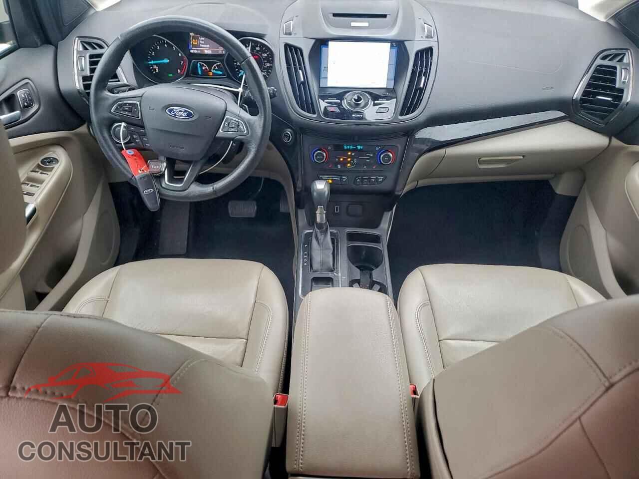 FORD ESCAPE 2017 - 1FMCU0JD1HUD39272