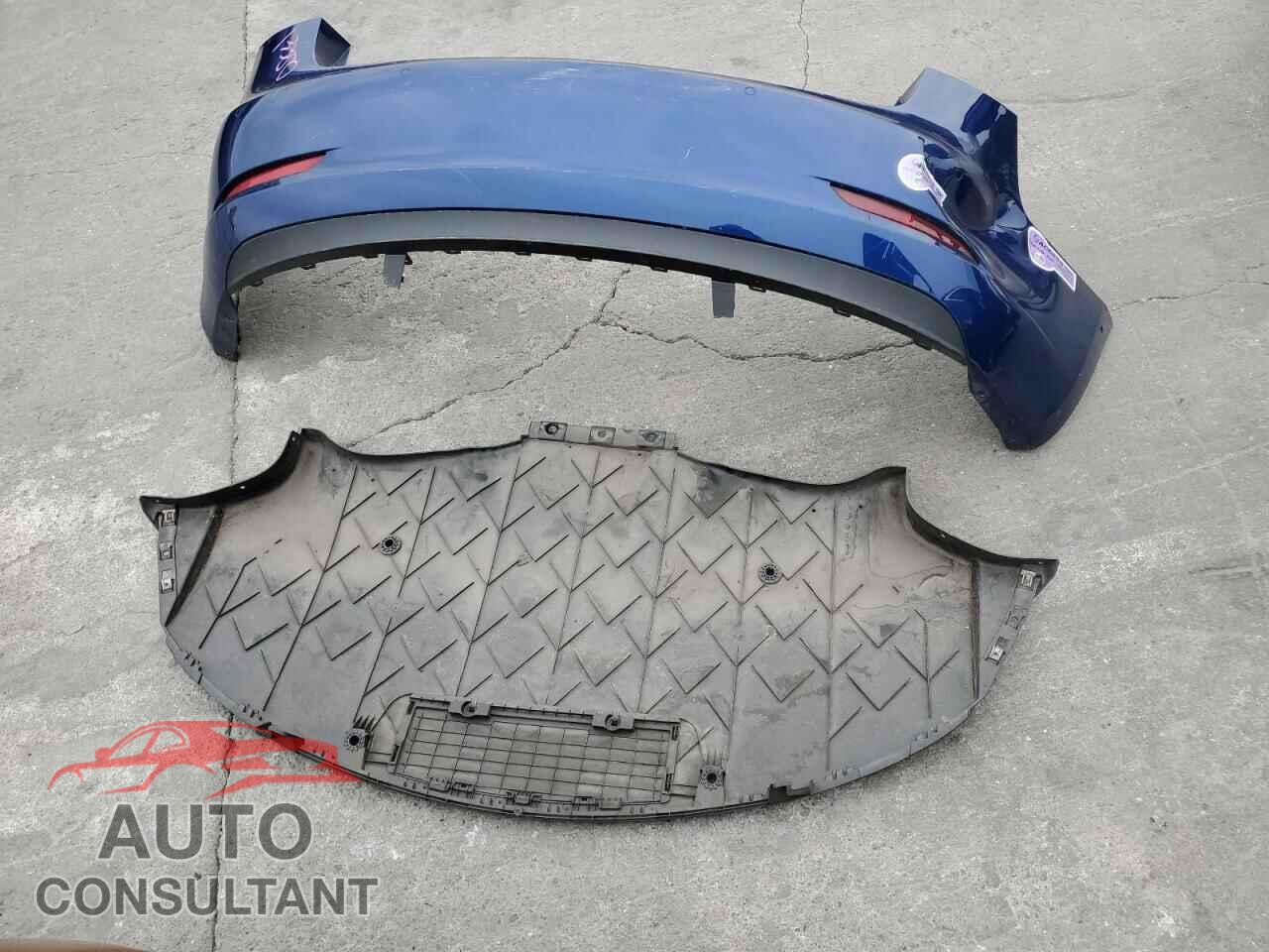 TESLA MODEL 3 2019 - 5YJ3E1EA3KF476155