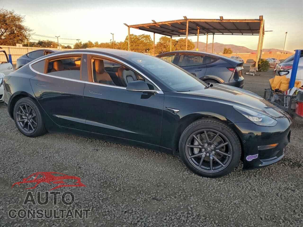 TESLA MODEL 3 2018 - 5YJ3E1EB8JF144476
