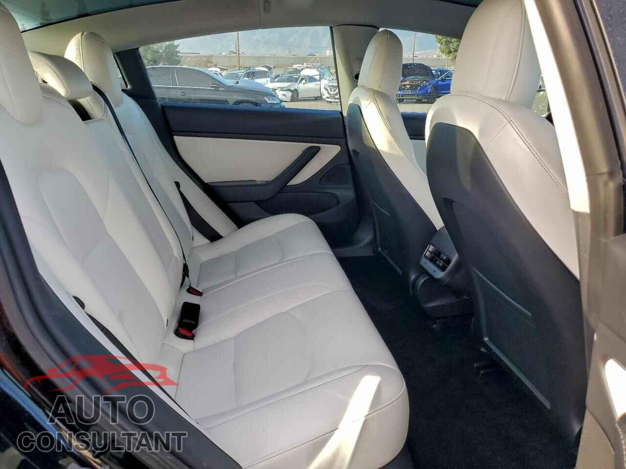 TESLA MODEL 3 2019 - 5YJ3E1EA6KF402759