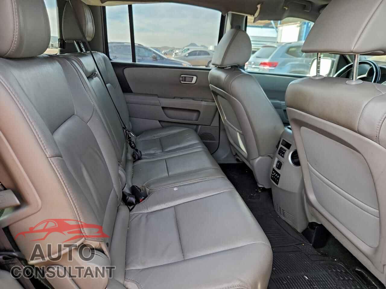 HONDA PILOT 2015 - 5FNYF4H62FB008192