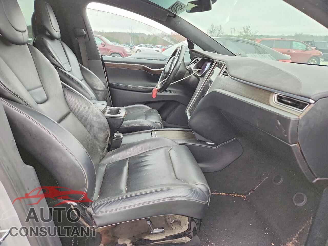 TESLA MODEL X 2016 - 5YJXCBE28GF016969