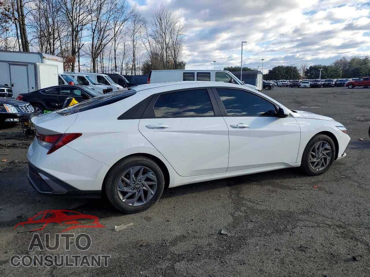HYUNDAI ELANTRA 2024 - KMHLM4DG8RU757598