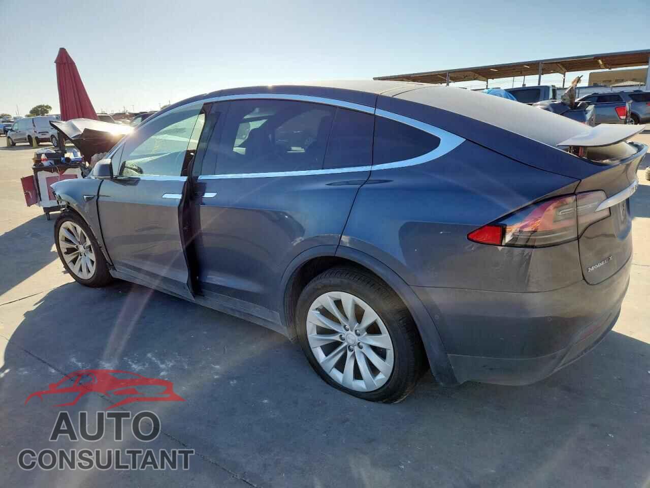 TESLA MODEL X 2018 - 5YJXCAE20JF112872