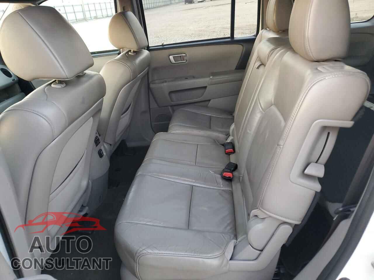 HONDA PILOT 2015 - 5FNYF4H50FB074831