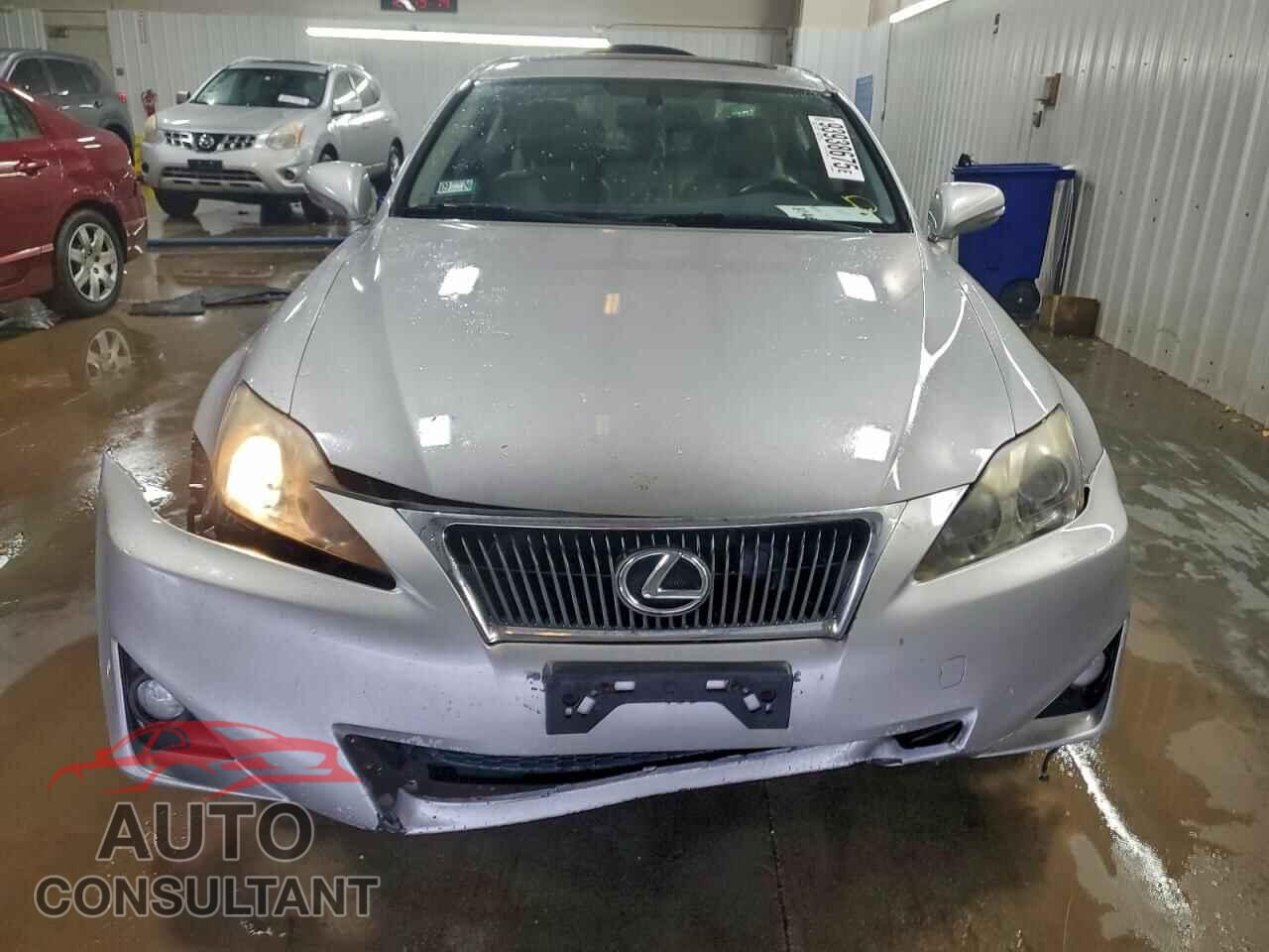 LEXUS IS 2011 - JTHCF5C27B5046452