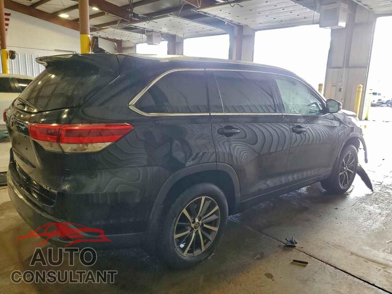 TOYOTA HIGHLANDER 2018 - 5TDJZRFH4JS539330